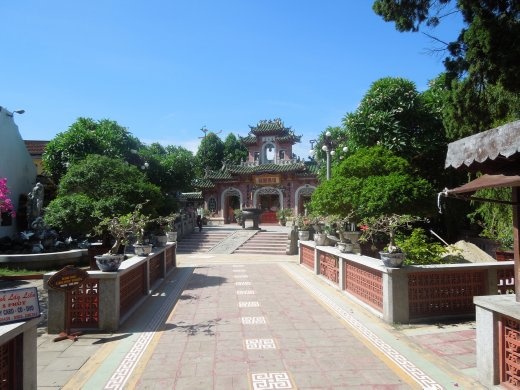Heading to one of the main temples in Old Town