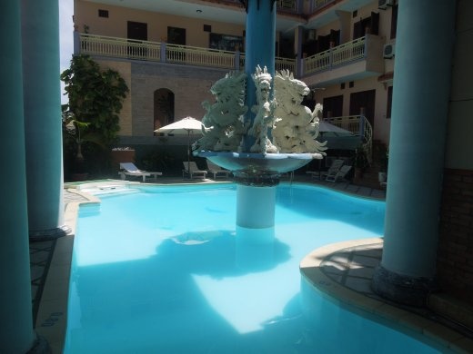 The funky pool at our hotel... a great way to wind up our stay in Hoi An!