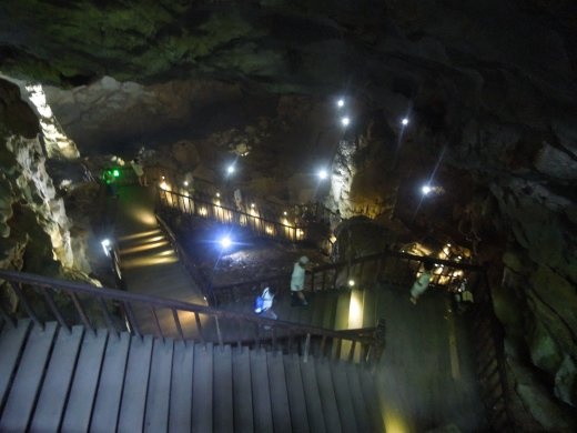The grand entry way down into the huge cavern that is Paradise Cave