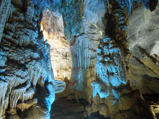 While most of this cave had pretty neutral lighting, a few select spots had super fun colored lights!