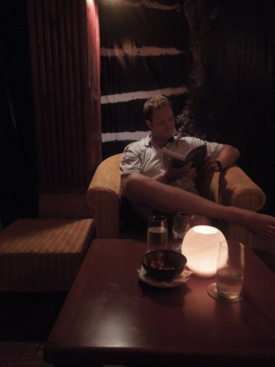 We head to an uber fancy resort for a few hours of luxury by the bar