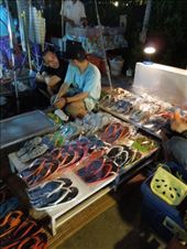 Super cool flip-flop carver at night market: by sglass, Views[305]