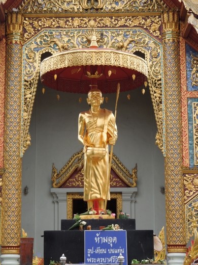 Chiang Mai is just gold, Buddhas, decorations, mosaics, etc., everywhere!
