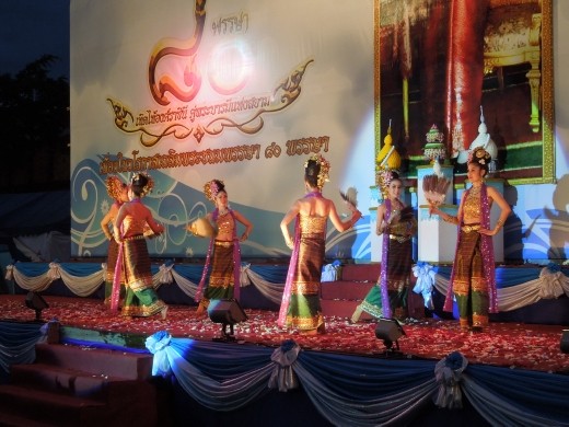 Back in Chiang Mai to head south- a traditional song/dance show is being put on in a square in honor of the queen's birthday!