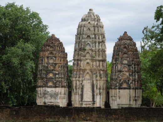 This is a Khmer-style temple: Wat Si Sawai