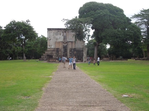 Heading up to Wat Si Chum- our final temple