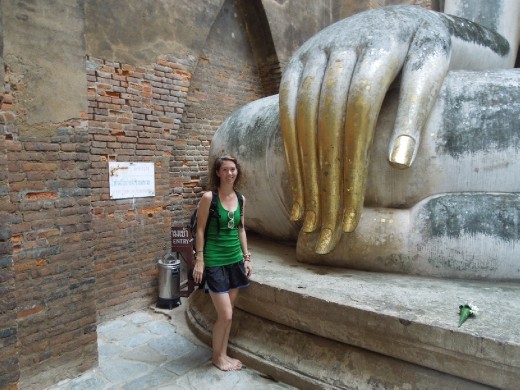 Shoeless, admiring fingers