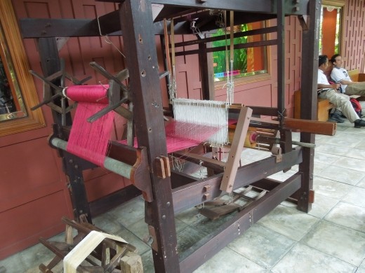 Silk loom