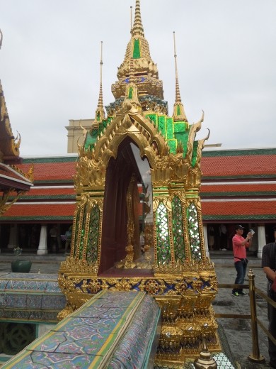 Sparkling glass mosaics everywhere