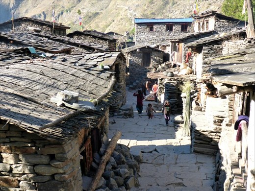 Quiet morning on Main street, Sirdibas