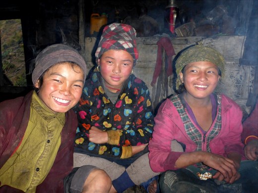 Tibetan girls at Deng fireside