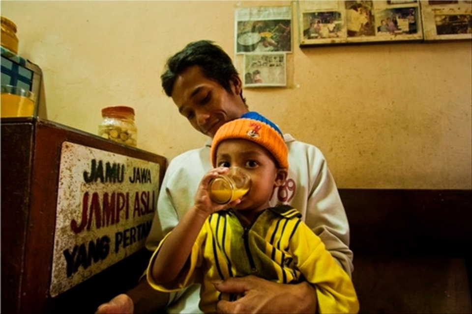 But there are also kids who are able to drink down the jamu without the hassle to be cekok. But these are usually jamu  which doesn't taste bitter and has already been added a natural sweetener