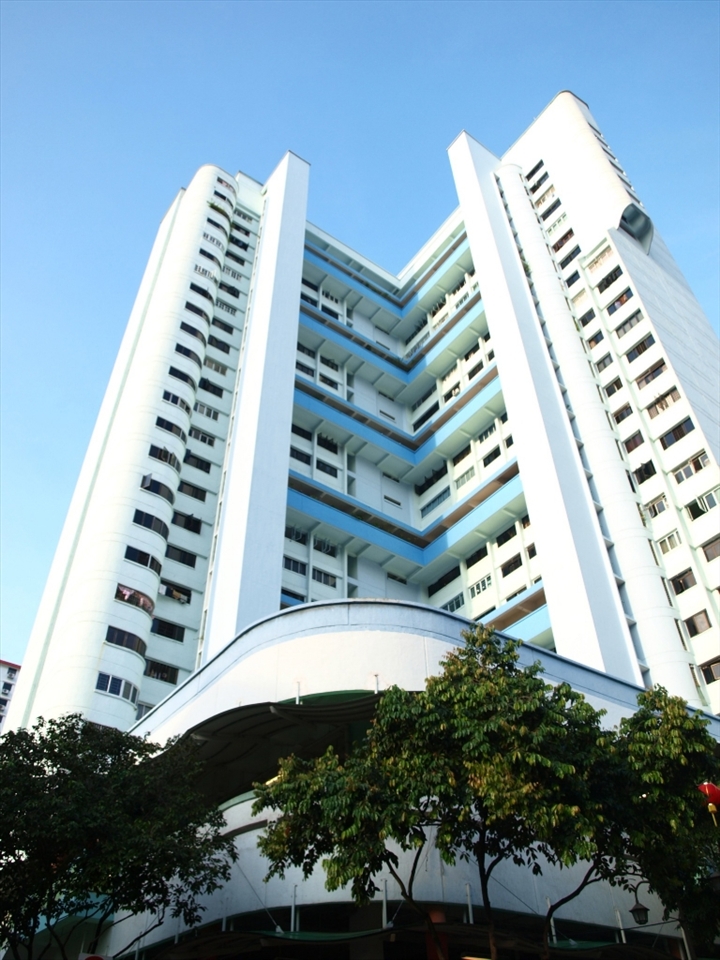 No description of Singapore will be complete without showcasing its classic apartment buildings. This blue block is one of the few reprieves from red paint in Chinatown, Singapore, and sits on top of the famous Chinatown Wet Market.
