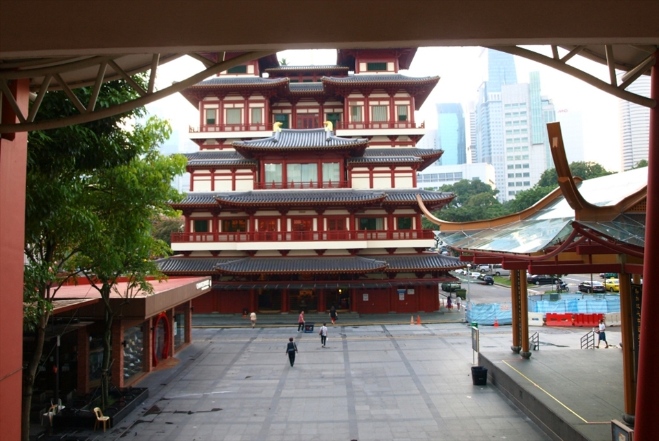 A renowned Buddhist temple set along aptly named Temple Street in Chinatown, Singapore, its distinctive shape and colour reflect the essence of Chinatown. The building, like most in the area, are red for good luck, and prosperity. The temple usually sees heavy traffic, but is a picture of serenity in the early morning.