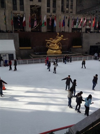 Ice skaters at Rockefeller centre 