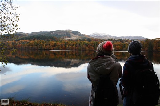 Lake surface was so calm. It reflected the woods like a natural mirror. It was stunning beautiful to be there at the moment. 