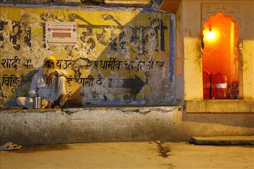 A tin for change...


This image I hold dear to my heart and have framed and printed above my bed. The Hampi area had been recorded by Portuguese traders in the 16th century as a place hustling and bustling with life, food and even jewels. Nowadays, I visited to find many a homeless man, each day, bearing just the clothes on his back and a tin for change.

