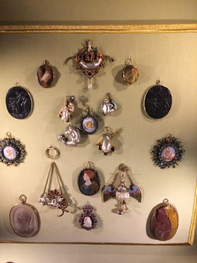 The pendant at the very top of this photo is the pendant, toothpick, ear-pick combo.