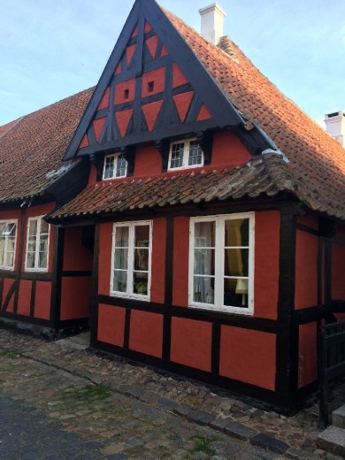 One of the 2 houses that didn't burn down in the 17th century.