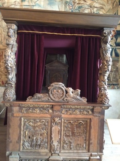 The Queen's bed. See if you can spot any cut off noses.