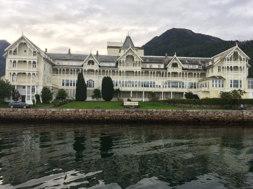 The serene Kviknes hotel.