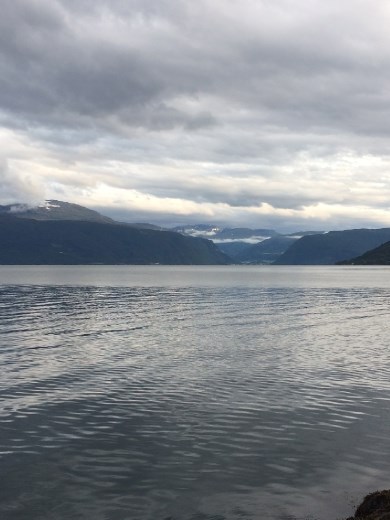 The view in front of the Kviknes hotel. 