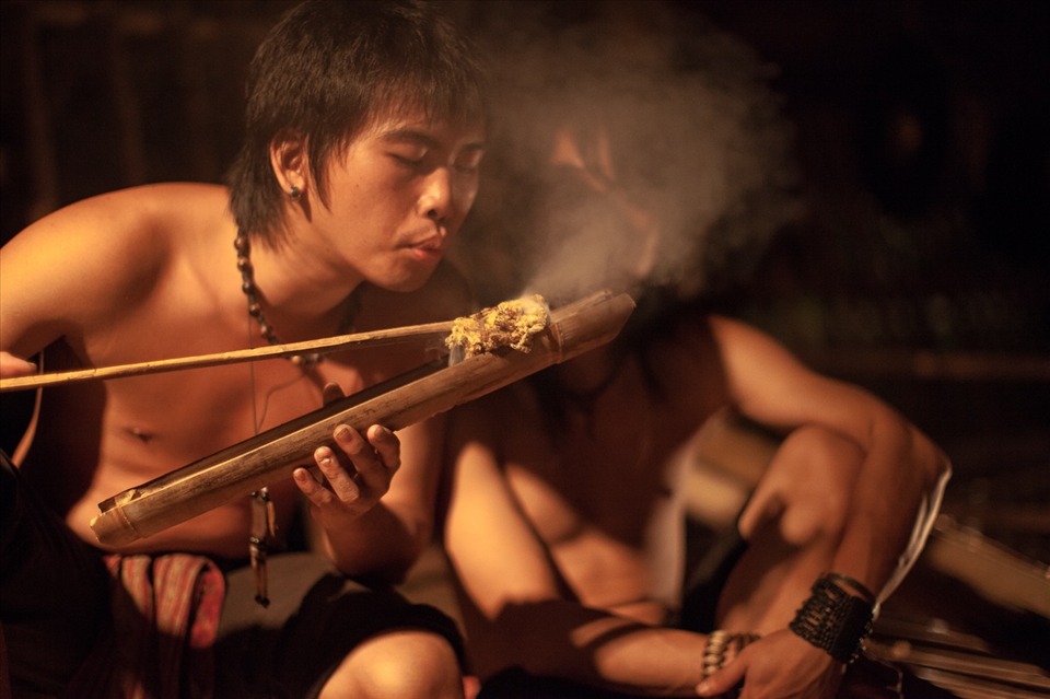 Tribesmen at the Mari Mari Village relive the traditions of their ancestors by lighting a fire without naked flames.  Kota Kinabalu - Borneo, Malaysia.