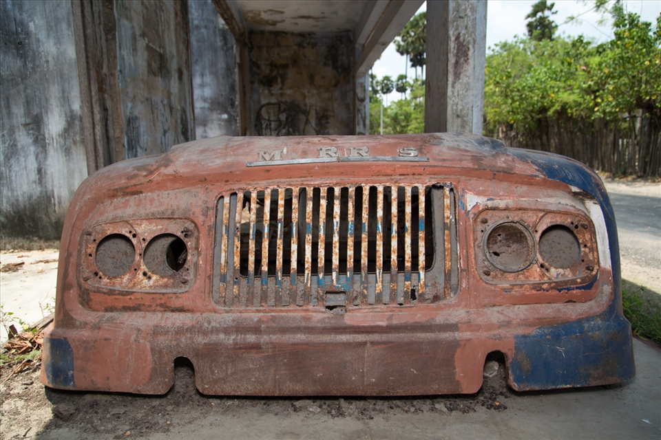 When the civil war in Sri Lanka started, this truck was a new model.
Yes, that’s how long ago it started.
Terrorists fought a 3-decade-long guerilla war against the government forces in pursuit of a “homeland” in the North and East of the country