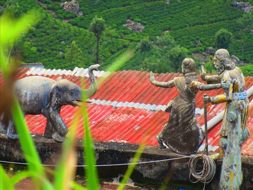 Diverse Sri Lanka: Hindu statues,  seeing an elephant can turn you to stone    
