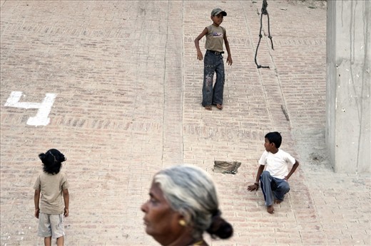 Varanasi is also the religious capital of India. Hindus believe that death at Varanasi can bring salvation (moksha), but life seems also to be lived to the full. Every day, across the Ganges riverbank, a series of religious rituals involving chanting, praying, singing and incineration processes take place. This context is also the playground for the children of Varanasi who are playing in front of temples - ghats.
