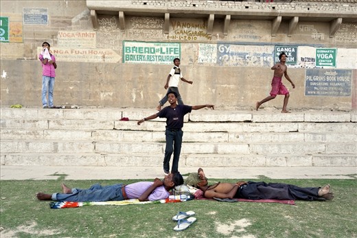 Despite the fact that many times they are forced to do a grown man's work at a very early age (usually involving the relationship with the turists), the children of Varanasi still enjoy the simple games of childhood. Street Cricket is the main sport activity for children along the stone steps that descend into the Ganges.