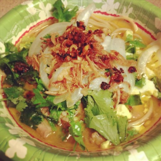 Ohn No Khauk Swe with Balachaung and Sliced White Onion Garnish