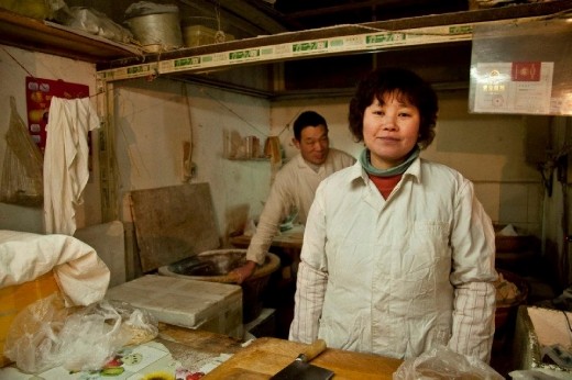 Since 2008 this beautiful lady is my baker. She works in a small market in the middle of a residence buildings, close to alibaba (place where foreign students use to meet). She remember everything about me, even when i was outside China for a year and one back to her bakery she remembered about me, like it was yesterday. 
She always smiles