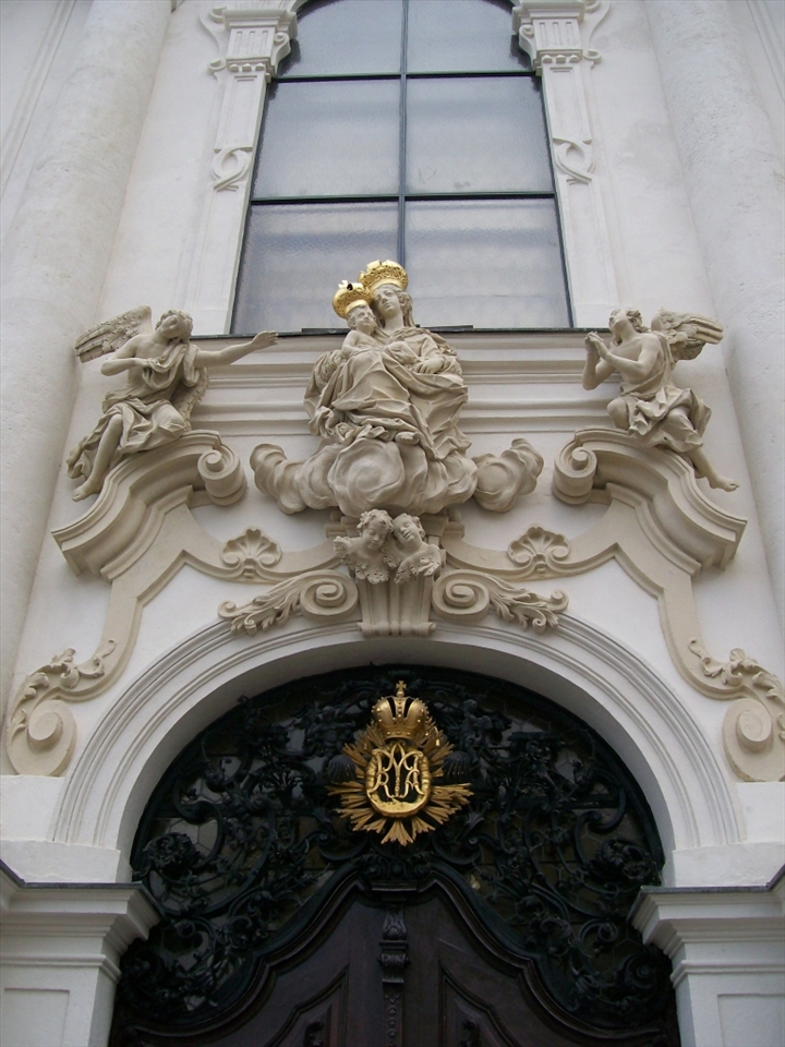 Front Gate of Church of Mariahilf
Date Taken          : 15/07/2008 23:25
Dimensions        : 2304x3072
Width                    : 2304 pixels
Height                  : 3072 pixels
Bit Depth             : 24
Camera              : KODAK EASYSHARE C743 ZOOM DIGITAL CAMERA
F-stop                  : f/2.7
Exposure time   : 1/613 sec.
ISO speed          : ISO-80
This  is one of the most beautiful and significant religious buildings in Graz, especially in terms of art history. It was built in 1611 by Pietro de Pomis, who also created the 