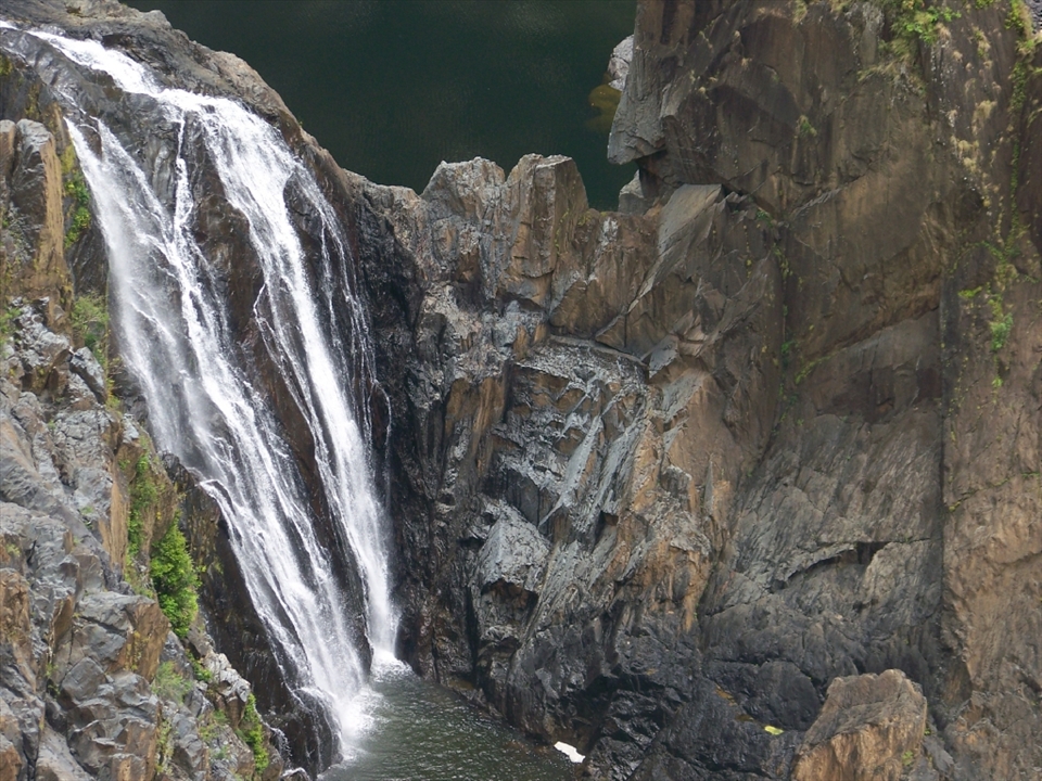 The Great Barron Falls (Dry Season)-Kuranda 
Date Taken : 31/10/2008 10:55 Dimensions : 2832x2128 
Width : 2832 pixels 
Height : 2129 pixels 
Horizontal Resolution : 230 dpi Vertical Resolution : 230 dpi 
Bit Depth : 24 
Camera : KODAK Z612 ZOOM DIGITAL CAMERA
 F-stop : f/3.6
Exposure Time : 1/320 sec. ISO-speed : ISO-80 
Flash Mode : No flash, auto 
The Barron Falls(aboriginal name was :Bibhoora) is located in (Kuranda) Queensland. It is protected within the Barron Gorge National Park. The picture taken when I took a ride with a scenic railway to a rainforest mid-stations, Barron Falls. These falls reach 853 feet tall.
