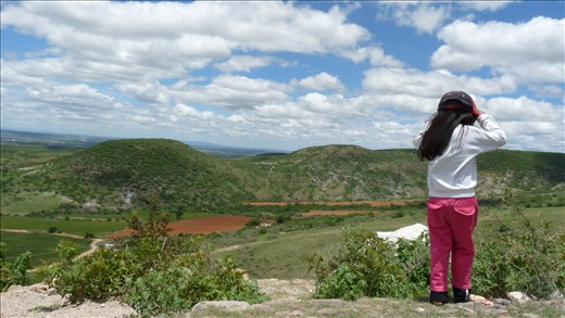 Un Mundo Para Mi, Begging On One Side, and Dreaming On The Other