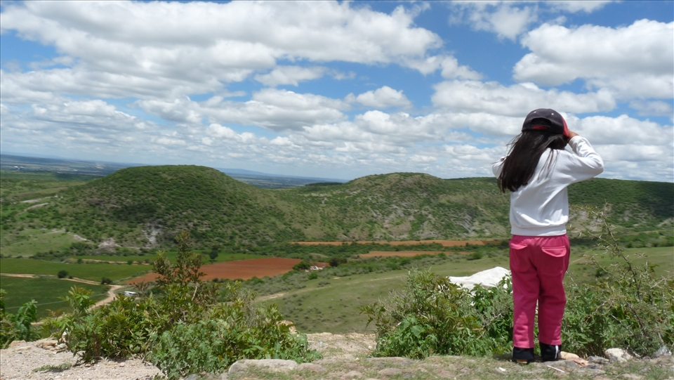 Un Mundo Para Mi, Begging On One Side, and Dreaming On The Other