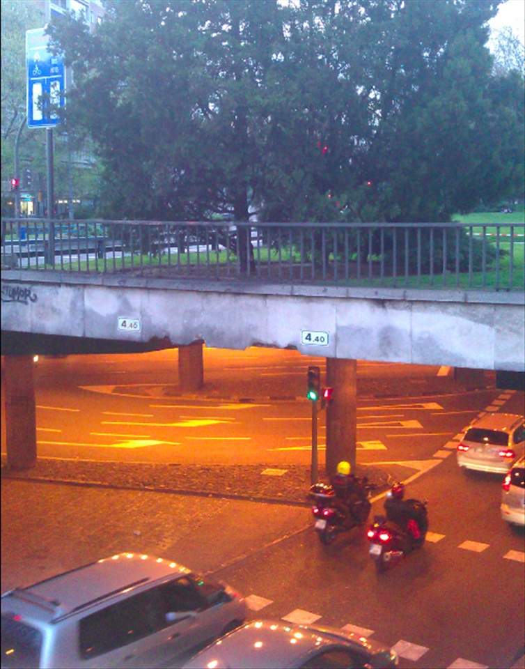 Real life collage in Madrid, just a limited space for the tree, clashing worlds.