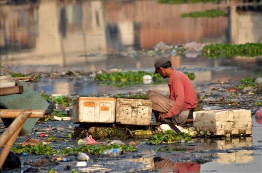 a man with his daily job,he collected garbage from the river