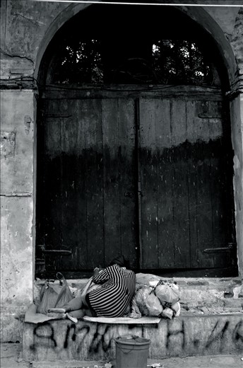 a lady who sleeping on the street,homeless and alone