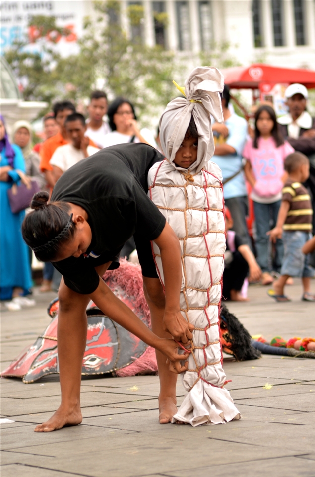 a mother force her daughter to be 