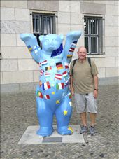 my Bear Buddy .. in front of the former Luftwaffe HQ now the Ministry of Finance: by skipper1949, Views[353]