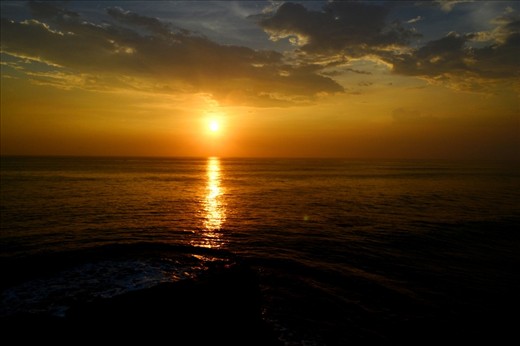 Tanah Lot 'is a tourist attraction in Bali. there are a good spot to see sunset. 
2. wonderfull of Cultural and religious tourism For lovers and photography hobbyists or both amateur and professional, this location is the best advice to be spot landscape photos with the theme of sunrise and sunse