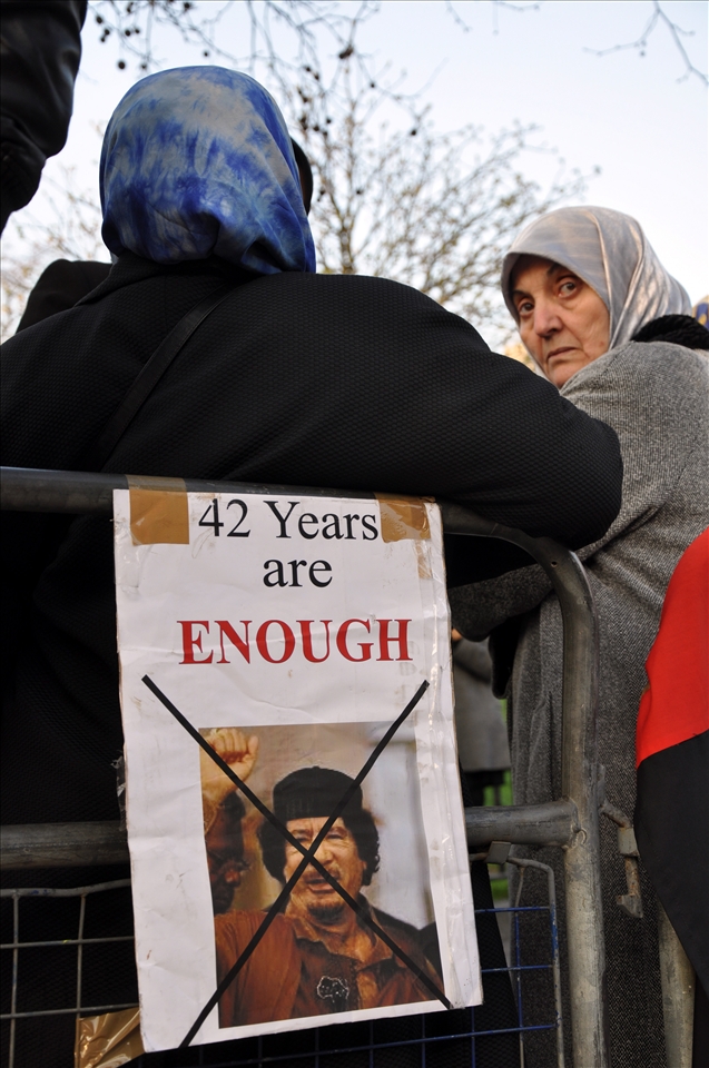 A simple sentence sometimes can be enough. 