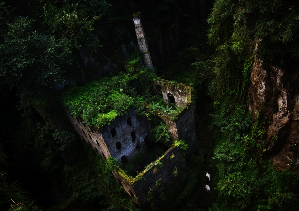 Vallone dei Mulini: Vally of the Mills: Sorrento Itally.  This grain mill was in operation from 900 AD to 1866.  Construction around the port closed off the valley and that led to increased humidity which is the cause of the lush vegetation around the mill.