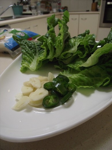 Lettuce, garlic and chillis for serving