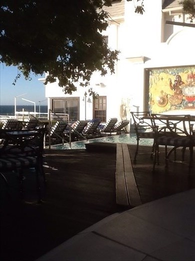 The pool overlooking the ocean.  See the sunshine!