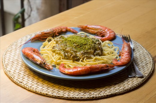 A simple and healty recipe, conceived in a emergency moment and since then entered in my culinary identity: every time I cook it I remember all the markets around the world where I discovered the different ingredients 