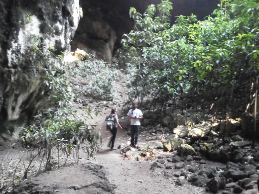 Mat & Pamela enjoying the cave's humidity.