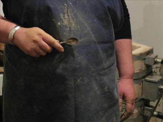 The important tool for playing with clay is spoon. Don't hesitate to get dirty.